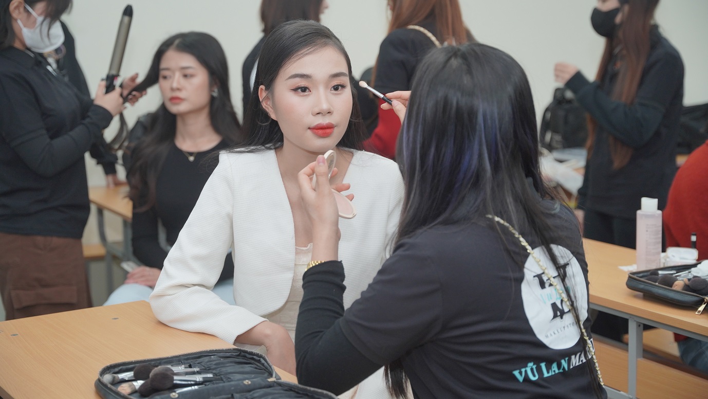 Vũ Lan Makeup – nhà tài trợ makeup cho chung kết cuộc thi "Hoa khôi Sinh viên Việt Nam" khu vực miền Bắc năm 2023