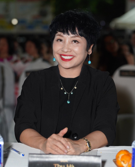 Ms. Thu Hà